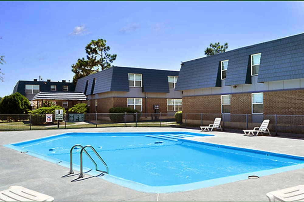 Pool outside at Pickwick Place in Oklahoma City, Oklahoma