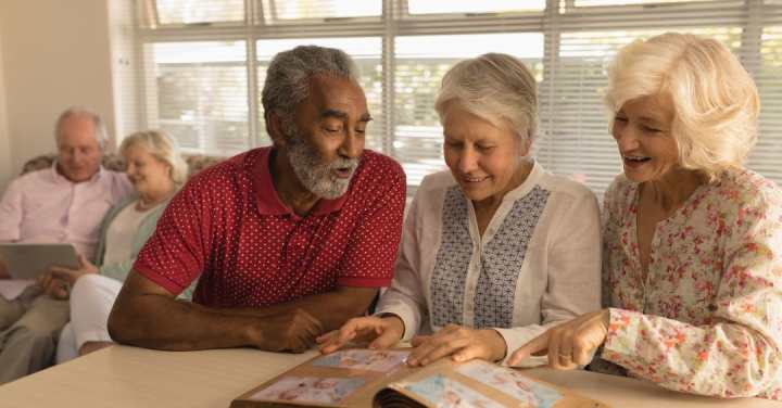 seniors in memory care facility 