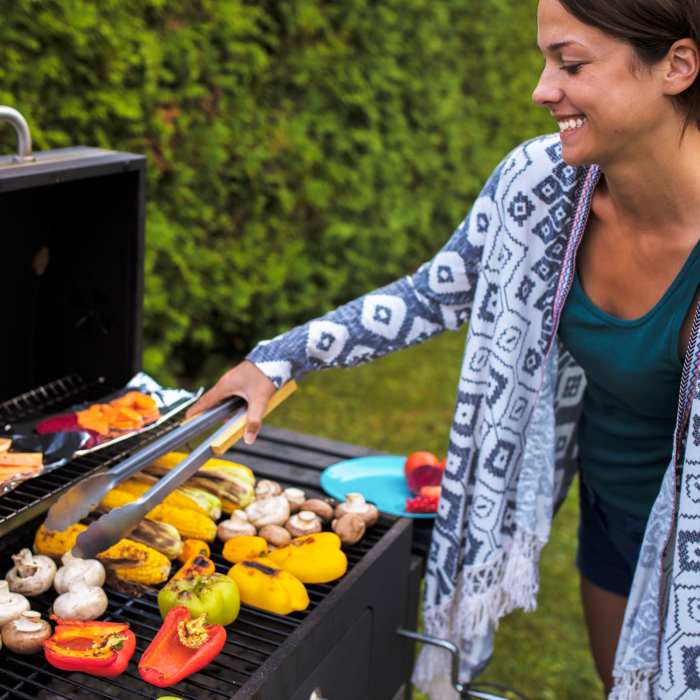 Outdoor kitchen at Pinnacle Apartments, Hampton, Virginia