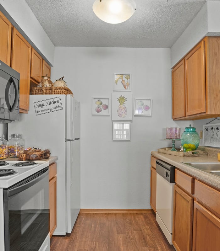 Kitchen with granite countertops at Huntington Park Apartments in Wichita, Kansas