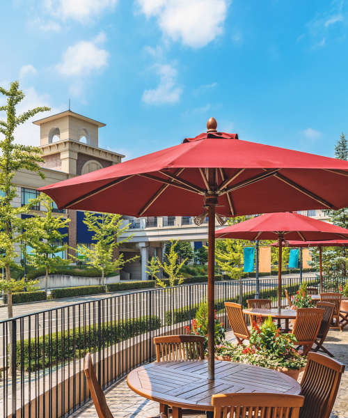 Nearby dining area at Shepard Greene in Zebulon, North Carolina