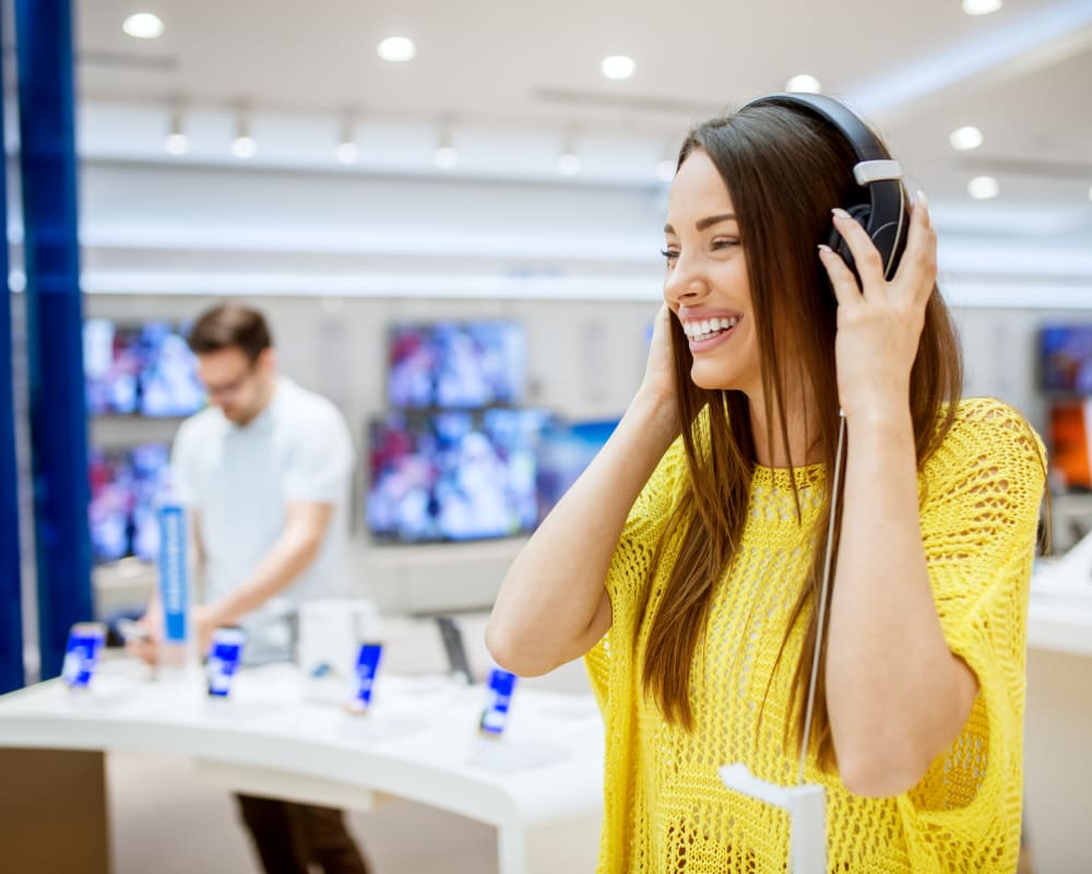 A resident listening to music and having fun near Beech St. Knolls in San Diego, California