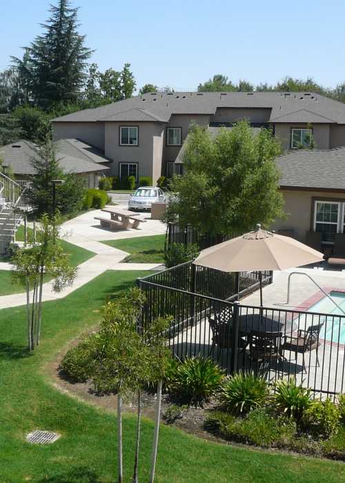 View photo gallery at Oak Park Apartments in Bakersfield, California