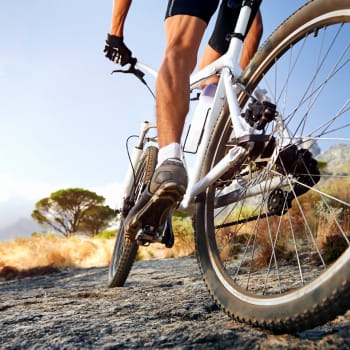 Man biking near Wolf Ridge in Stayton, Oregon