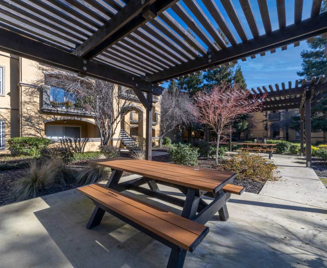 Picnic table outside at Oak Brook Apartments in Rancho Cordova, California