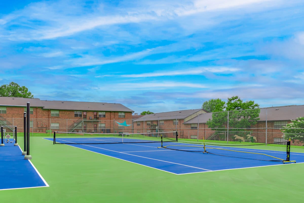 Onsite tennis court at Breckenridge in Birmingham, Alabama