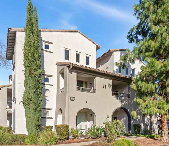 Venu at Galleria is a sister property near Deer Valley Apartment Homes in Roseville, California