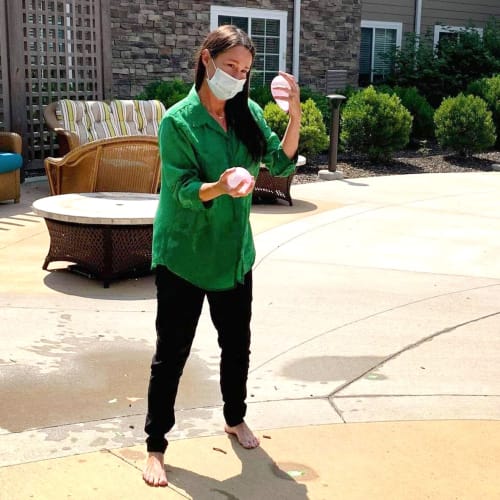 A team member at The Oxford Grand Assisted Living & Memory Care in Kansas City, Missouri