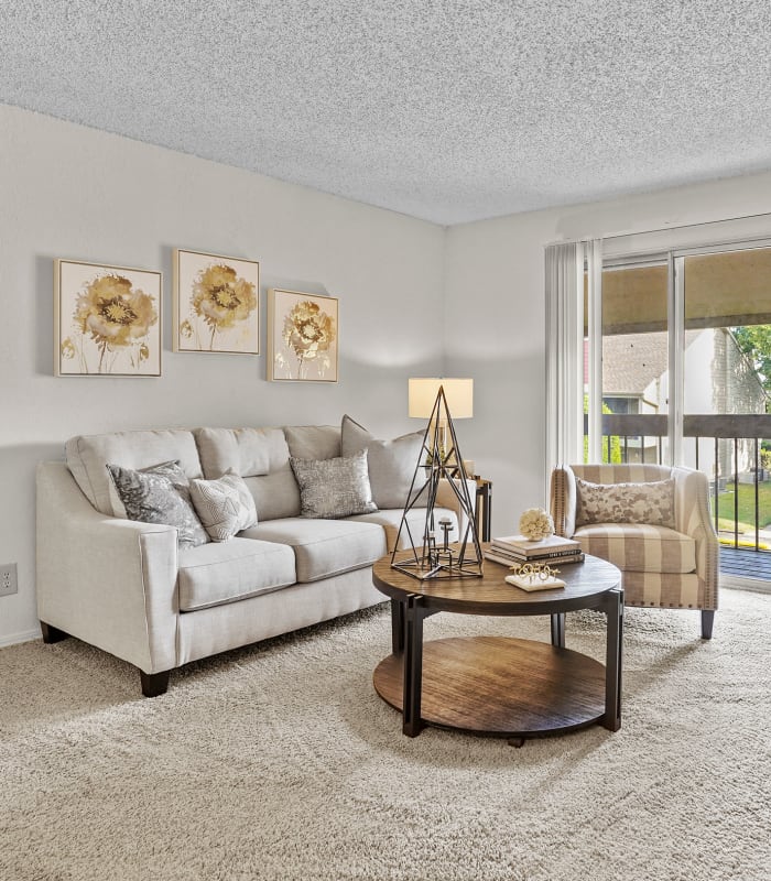 Carpeted living room at Sunchase Apartments in Tulsa, Oklahoma