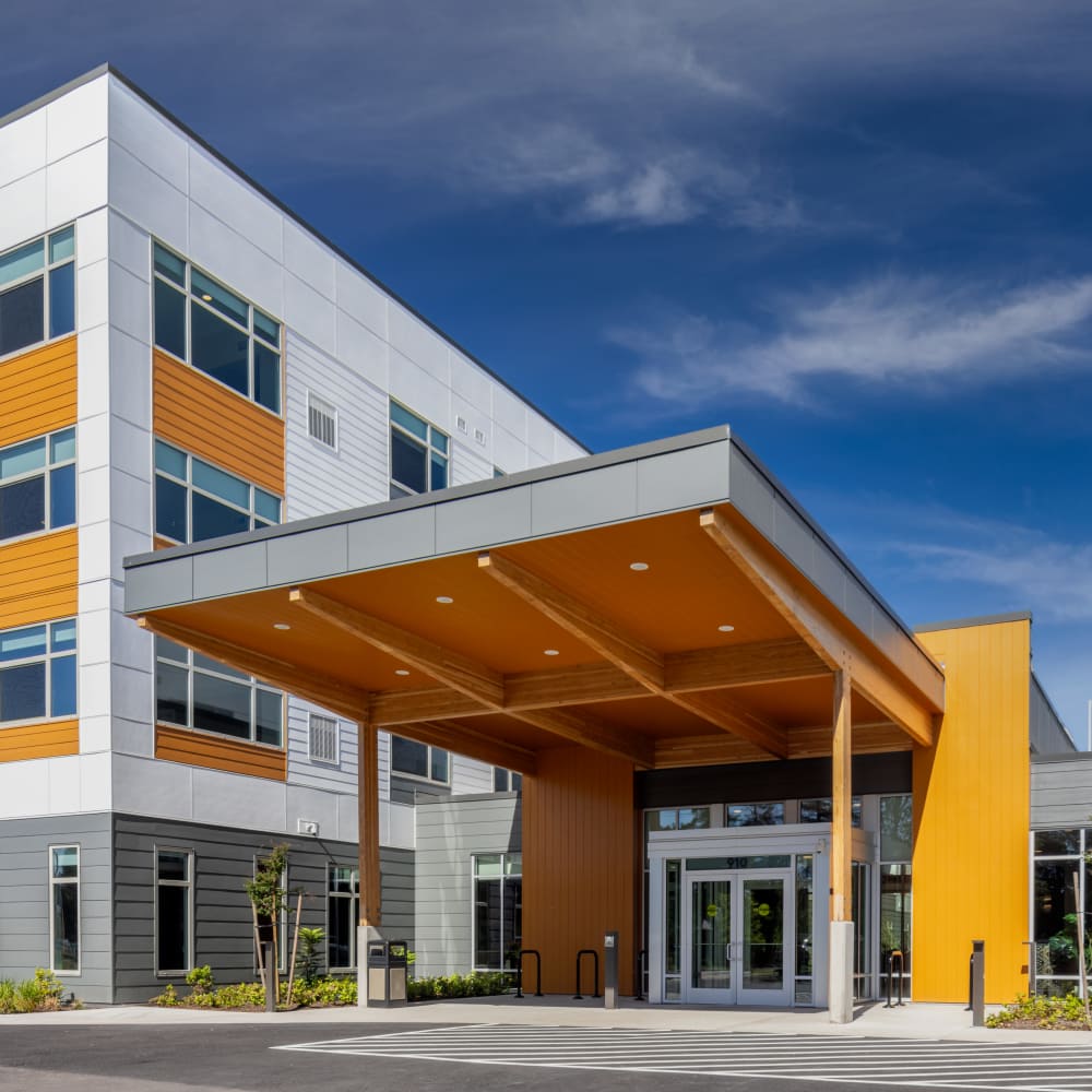 Outdoor sitting space at Clearwater Beaverton in Beaverton, Oregon