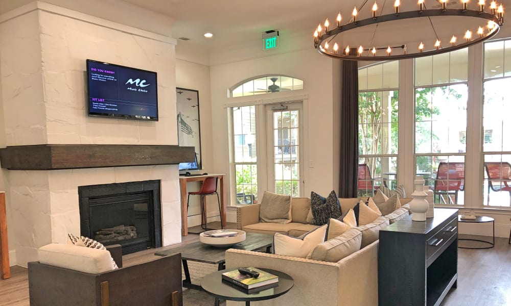 Sunrise Canyon offers a Luxury Clubhouse in Universal City, Texas