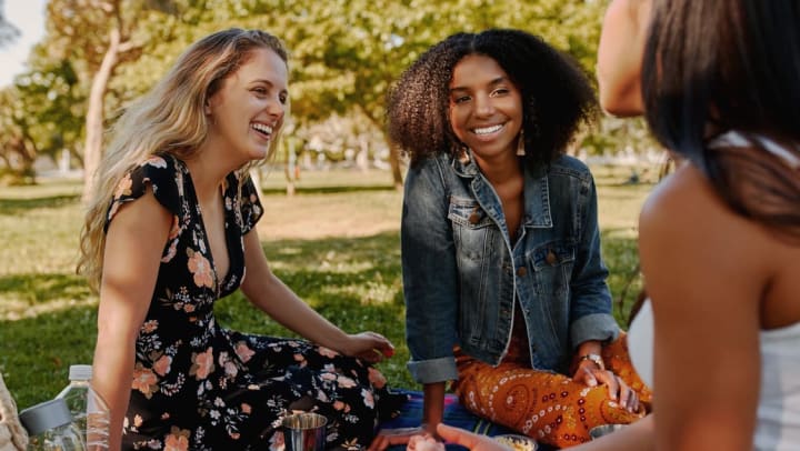 friends enjoying an outdoor picnic | Picnic Spots in South Jordan