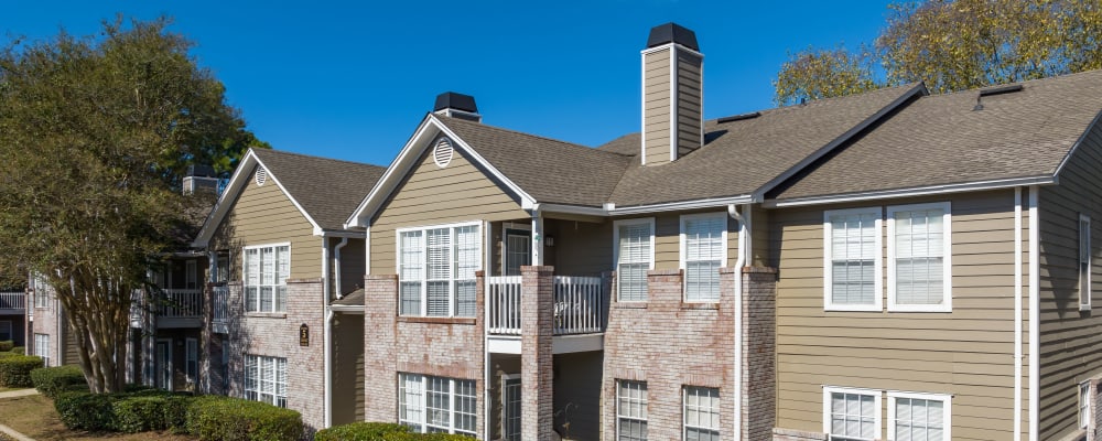 Exterior of an apartment building at Arbor Gates in Fairhope, Alabama