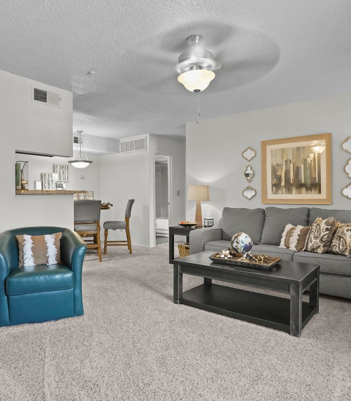 the Carpeted living room at Cimarron Pointe Apartments in Oklahoma City, Oklahoma