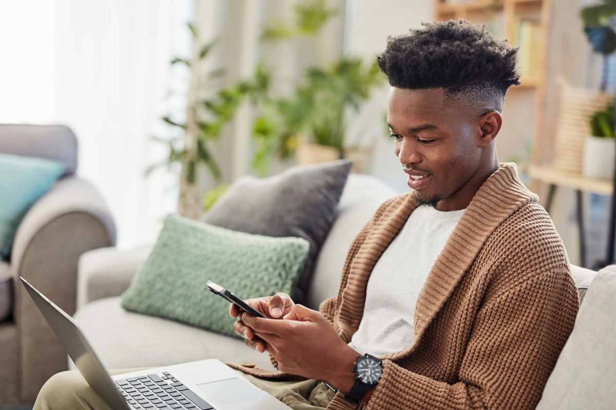 Resident using their phone at Fontana Pointe in Greeneville, Tennessee