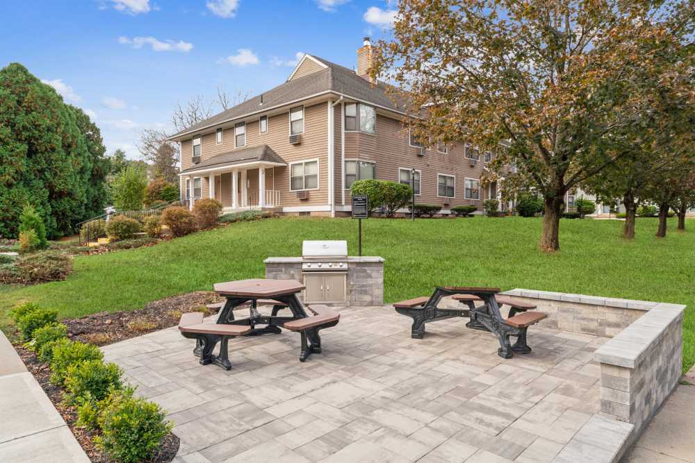 Grill and picnic area at Eagle Rock Apartments at Enfield in Enfield, Connecticut