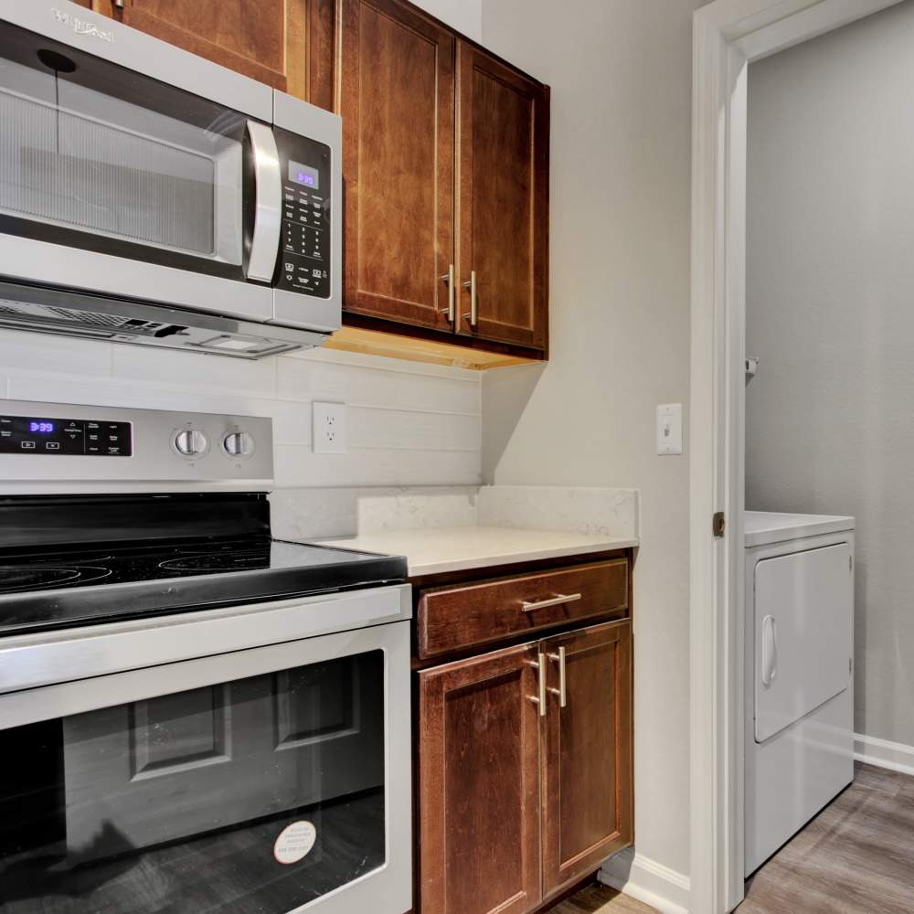 Kitchen with granite-style countertops at Chenal Pointe at the Divide in Little Rock, Arkansas