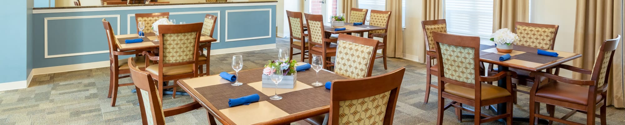 Dining at The Harmony Collection at Roanoke - Memory Care in Roanoke, Virginia