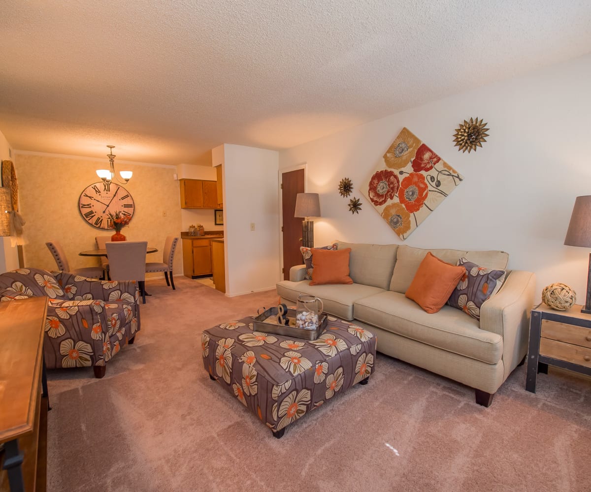 Sunchase Ridgeland Apartments living room in Ridgeland, Mississippi