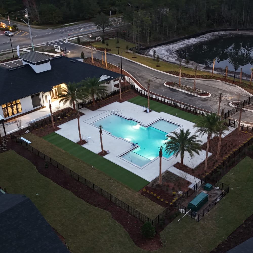 The resort-style swimming pool at Novo Westlake in Jacksonville, Florida