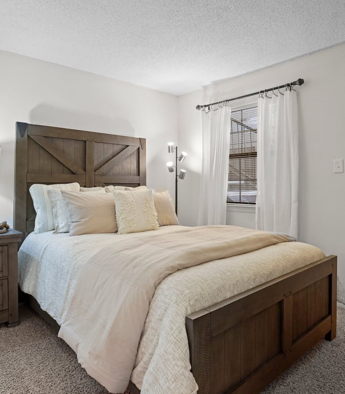 The Chic bedroom at The Greens of Bedford in Tulsa, Oklahoma