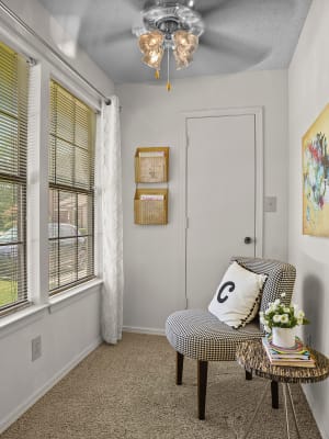 Sitting area at Creekwood Apartments in Tulsa, Oklahoma