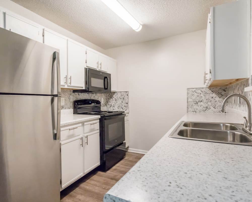 kitchen at Pointe at Westland in Cleveland, Tennessee
