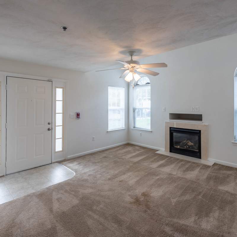 Spacious apartment with fireplace at Magnolia Chase, Virginia Beach, Virginia