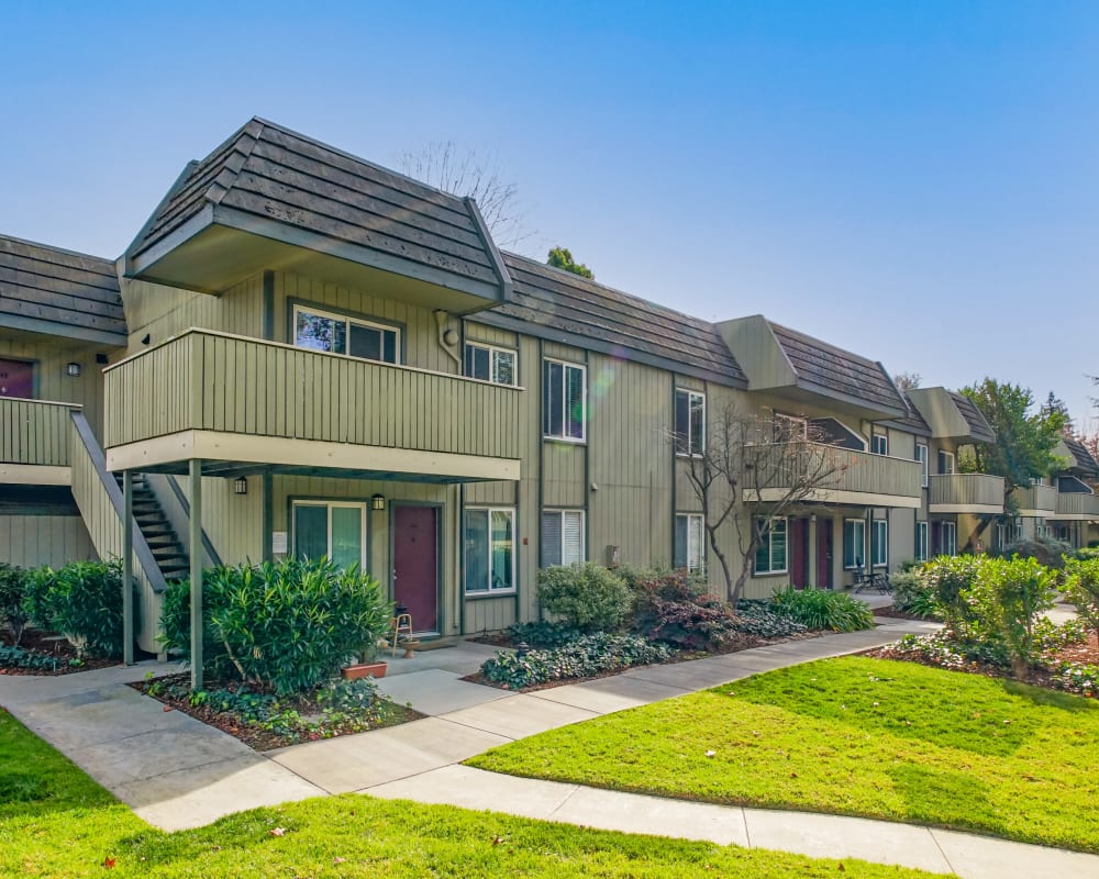 garden style apartments at Lincoln Glen in Sunnyvale, California