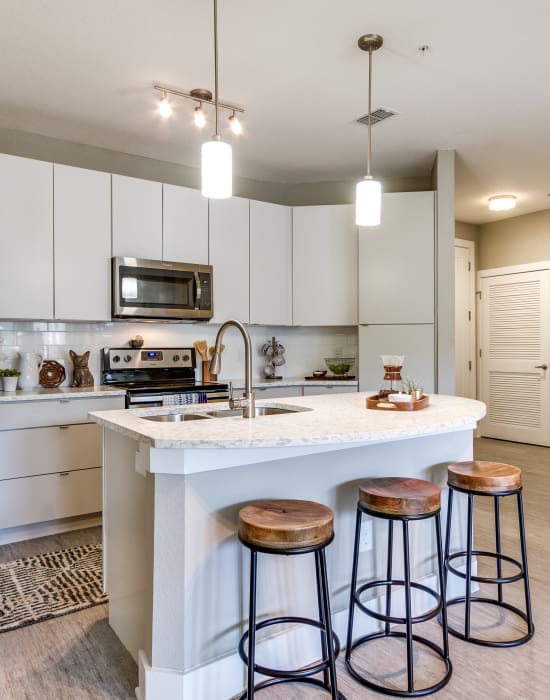Spacious kitchen island with bar stools for guests to eat at Steele Creek in Jacksonville, Florida