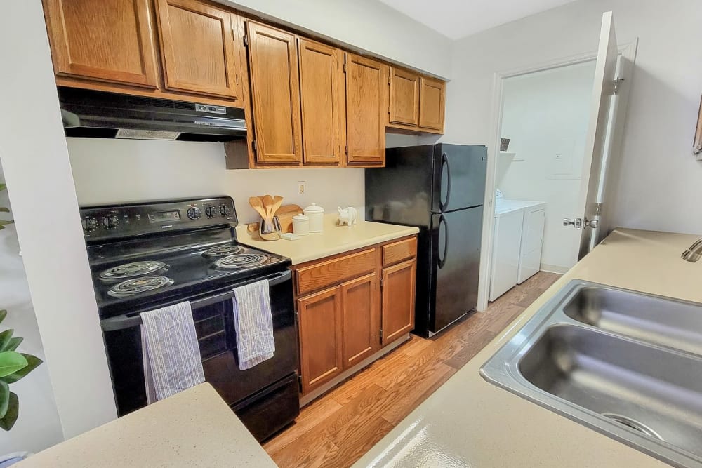 Kitchen appliances at Cobblestone Grove Apartment Homes in Fairfield, Ohio