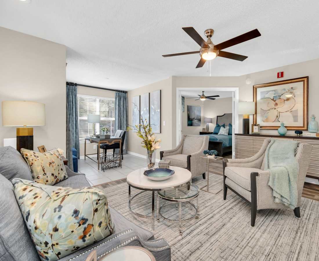 Living room with high ceilings at The Summit At Metrowest in Orlando, Florida