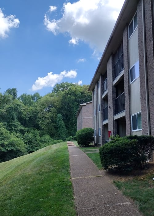 Candlewood Apartment Homes near Pebble Creek Apartments in Antioch, Tennessee