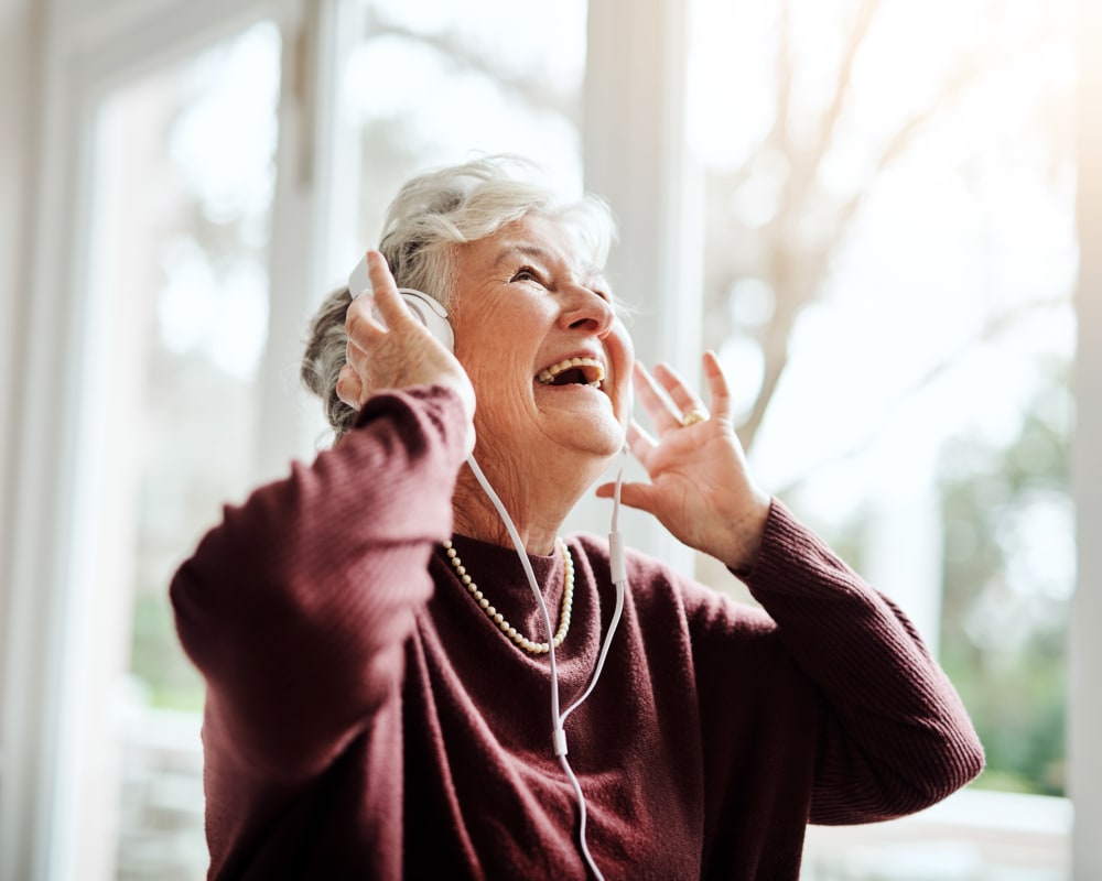 Resident listening to music at Edencrest at Siena Hills in Ankeny, Iowa.