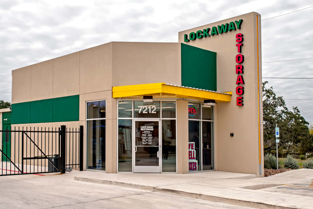 Lockaway Storage Bandera Front Office Exterior
