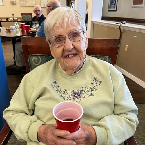 Resident couple enjoying cake at Madison House in Norfolk, Nebraska