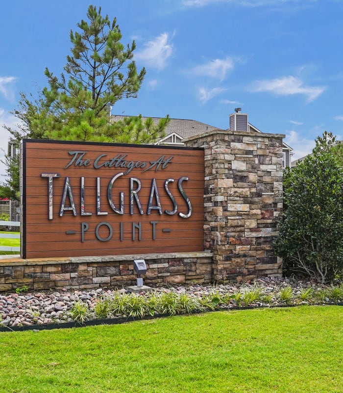 Pool o Cottages at Tallgrass Point Apartments in Owasso, Oklahoma