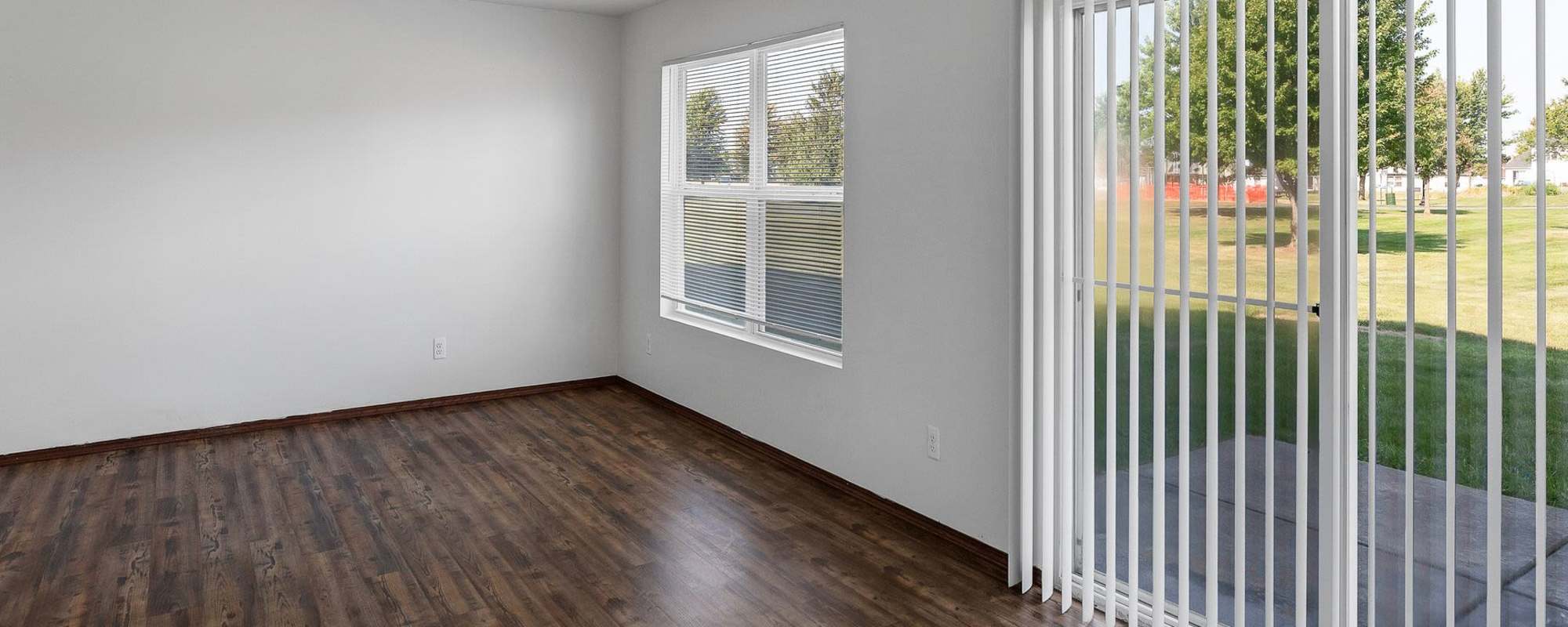 Kitchen and dinning area with hard-wood flooring at Meadowlark Townhomes in Dekalb, Illinois