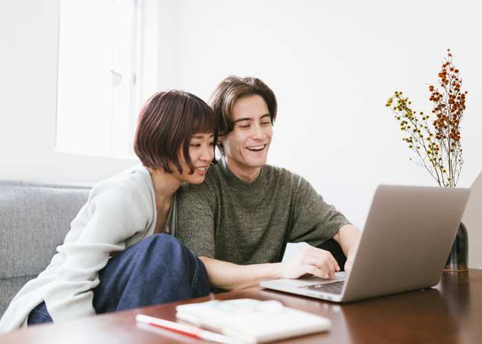 Resident using resident portal at 1104 18th Ave S in Nashville, Tennessee 