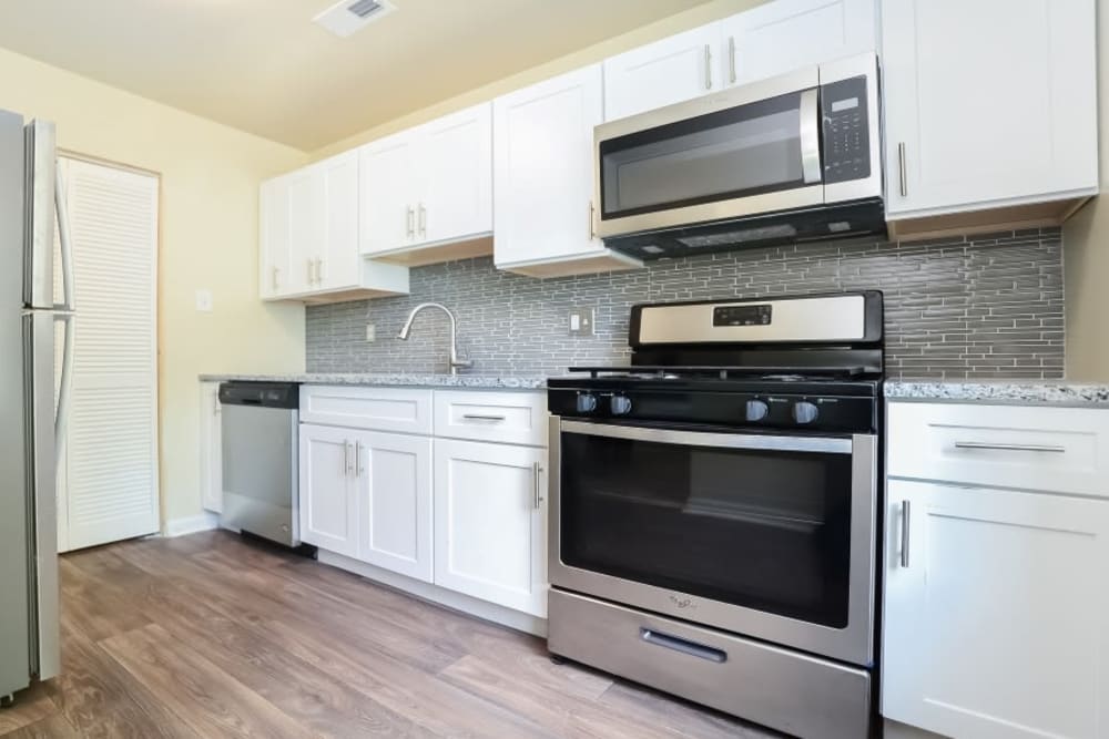 Spacious Kitchen at Fox Run Apartments & Townhomes in Bear, Delaware