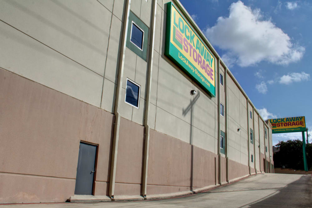 Lockaway Storage Encino Exterior