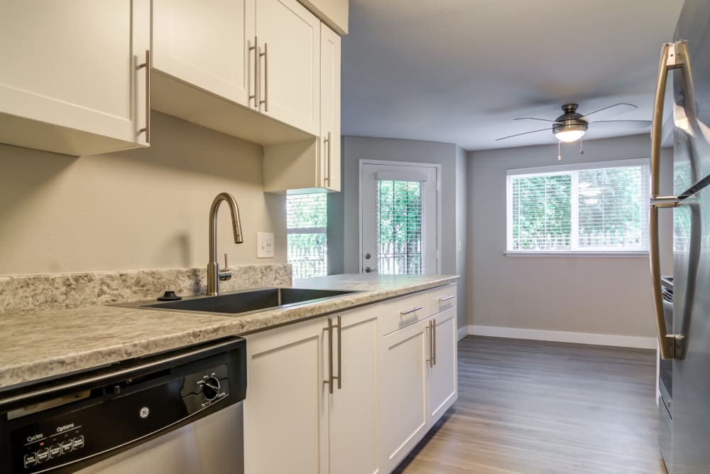 Kitchen at Heatherbrae Commons in Milwaukie, Oregon