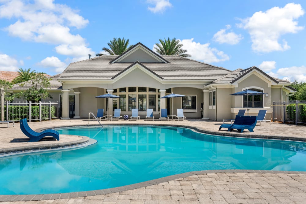 Beautiful resort-style swimming pool at Mirador & Stovall at River City in Jacksonville, Florida