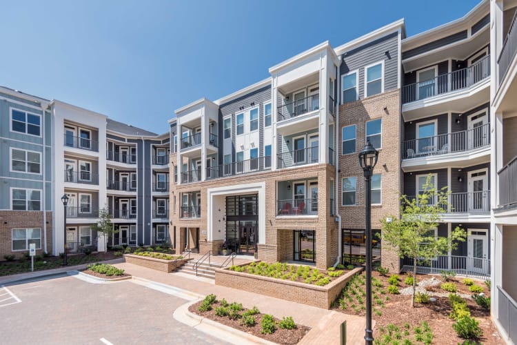 Exterior of Leigh House Apartment Homes in Raleigh, North Carolina