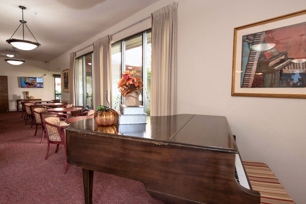 Piano area for residents to enjoy music at Roseville Commons Senior Living in Roseville, California