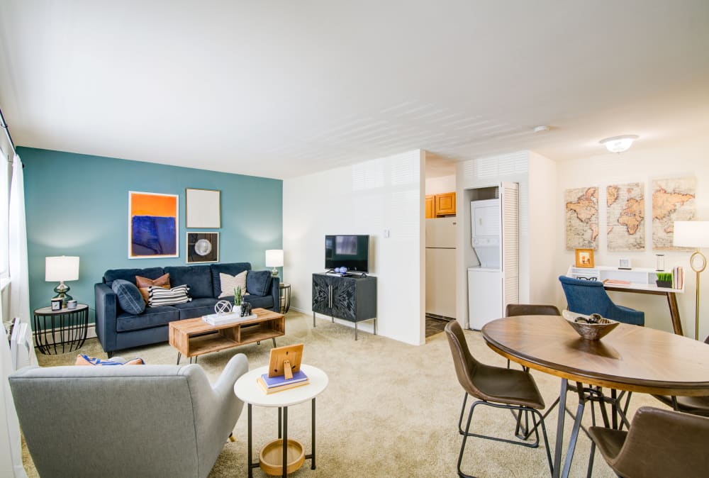 Spacious living room at Nieuw Amsterdam Apartment Homes in Marlton, NJ