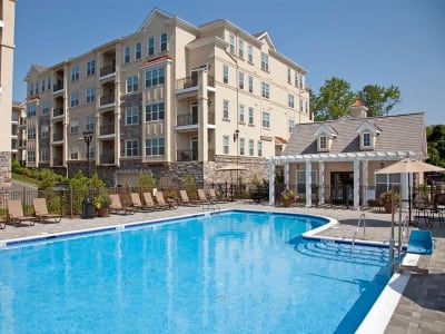 Swimming pool of apartment building owned by Eagle Rock Properties in Plainview, New York