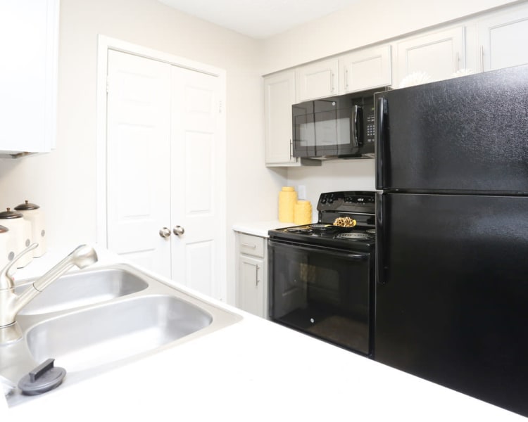Fully equipped kitchen at Sedona Canyon in San Antonio, Texas