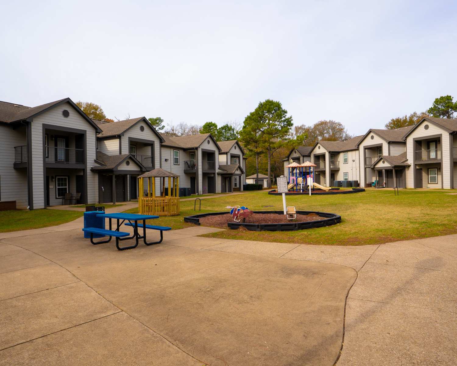 Hampton Village apartments in Palestine, {location_state_name}}