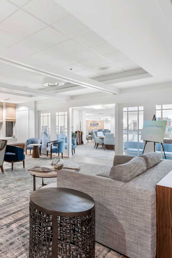 Lounge at Merrill Gardens at Huntington Beach in Huntington Beach, California